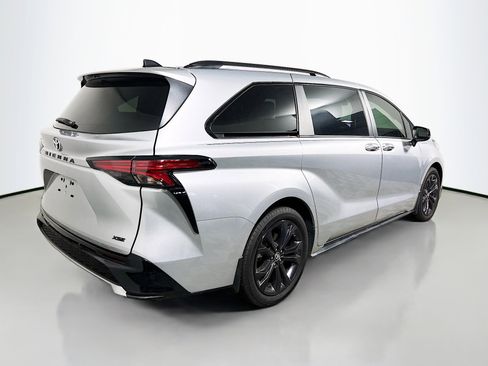 Used 2025 Toyota Sienna XSE image 4