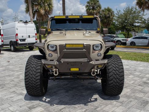 Used 2017 Jeep Wrangler Unlimited Sahara AWD/4WD image 2