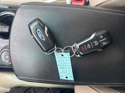 Used 2016 Ford Explorer Platinum image 23