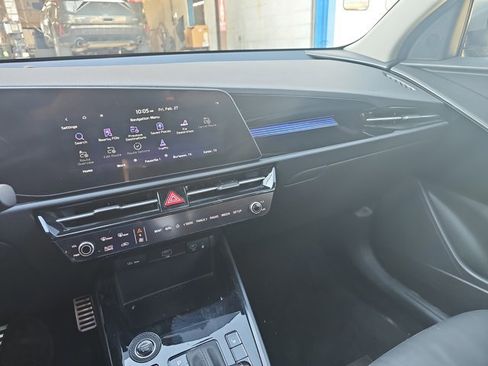 Used 2023 Kia Niro EX Touring image 15