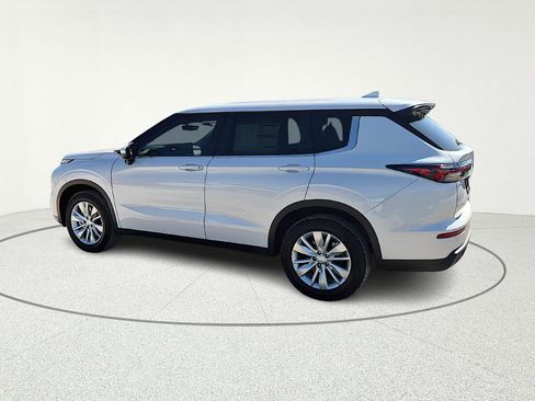 New 2026 Mitsubishi Outlander ES FWD image 4