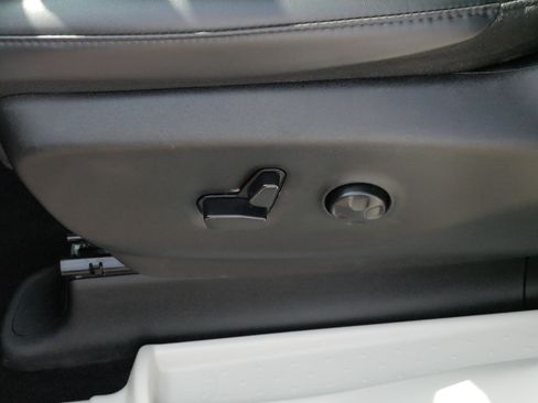 Used 2023 Chrysler Pacifica Touring-L FWD image 20