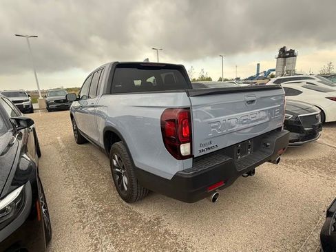 Used 2025 Honda Ridgeline Sport image 4