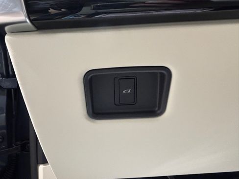 New 2026 Land Rover Range Rover Long Wheelbase SE AWD/4WD image 21