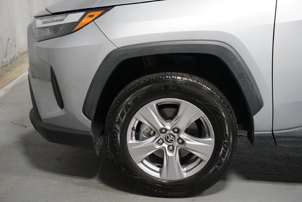 Certified 2025 Toyota RAV4 XLE FWD image 5