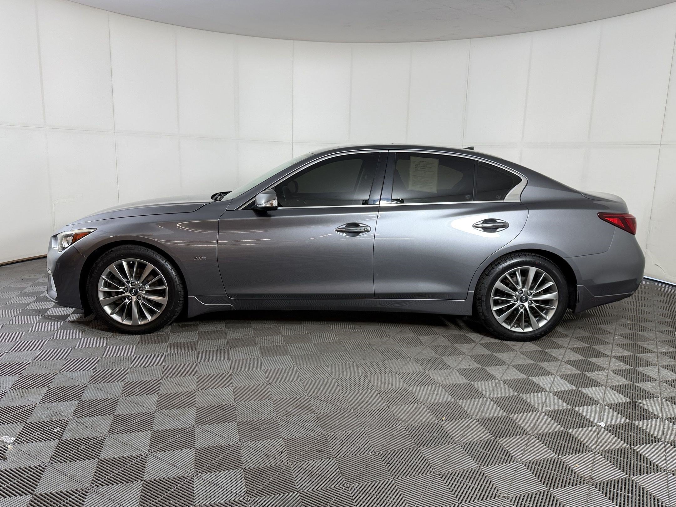 Used 2018 INFINITI Q50 Luxe w/ Essential Package (3.0T Luxe) AWD/4WD image 2