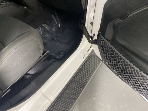 Used 2019 Jeep Wrangler Unlimited Sport S image 32