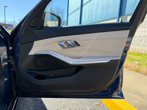 Used 2020 BMW 330i xDrive 330i xDrive Sedan image 27