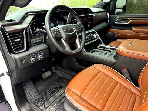 Used 2025 GMC Sierra 2500 Denali Ultimate w/ Max Trailering Package image 11