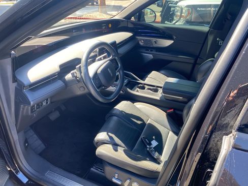 Used 2024 Lincoln Nautilus Reserve w/ Equipment Group 203A AWD/4WD image 9