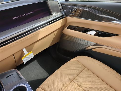 New 2025 Cadillac Escalade IQ Luxury 2 AWD/4WD image 17