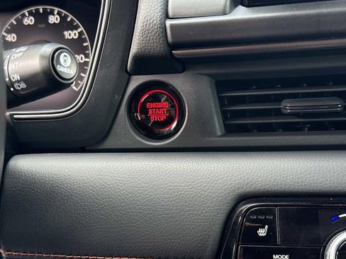 Certified 2025 Honda Pilot TrailSport image 32