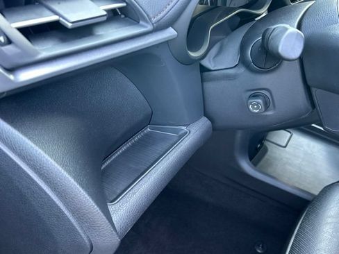 Used 2025 Toyota Sienna Platinum AWD/4WD image 23