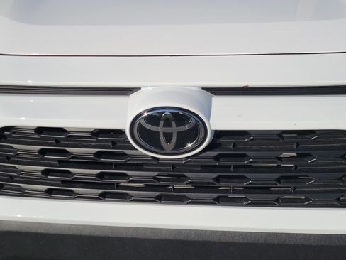 Used 2024 Toyota RAV4 XLE w/ Convenience Package FWD image 28