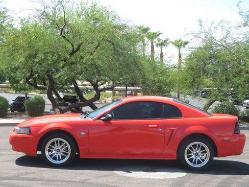 Used 2004 Ford Mustang Coupe RWD image 2