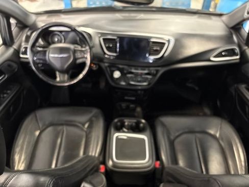Used 2020 Chrysler Pacifica Touring-L Plus w/ S Appearance Package FWD image 18