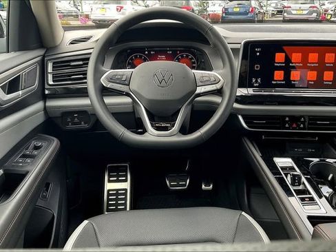 New 2025 Volkswagen Atlas Peak Edition SE image 17