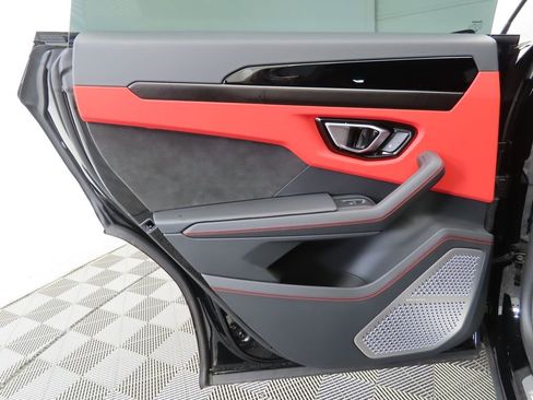 Used 2024 Lamborghini Urus S image 25