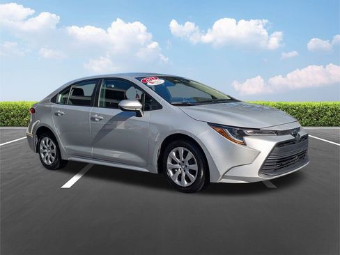 Certified 2023 Toyota Corolla LE image 2