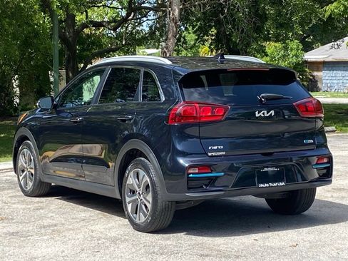 Used 2022 Kia Niro EX w/ Cold Weather Package FWD image 5