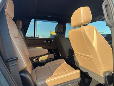 Used 2023 Chevrolet Tahoe Premier AWD/4WD image 18