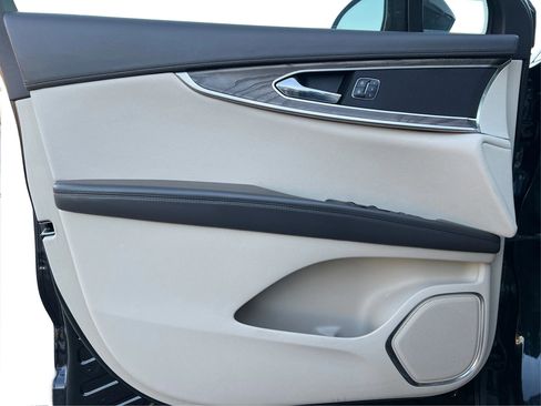 Used 2018 Lincoln MKX Reserve w/ Driver Assistance Package image 21