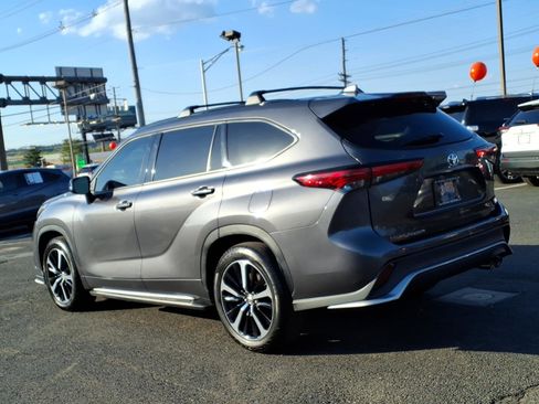 Used 2021 Toyota Highlander XSE FWD image 4
