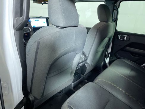 Used 2024 Jeep Wrangler Sahara image 30