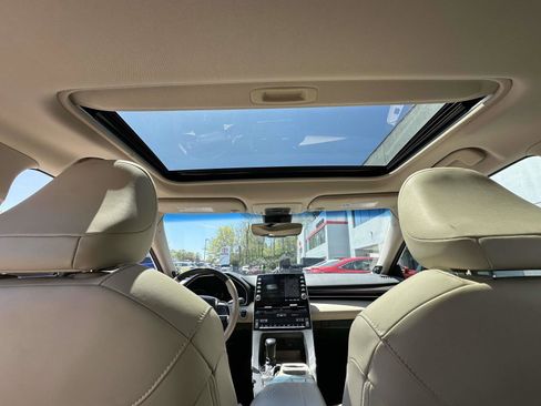 Used 2019 Toyota Avalon Limited w/ All Weather Liner Package FWD image 18