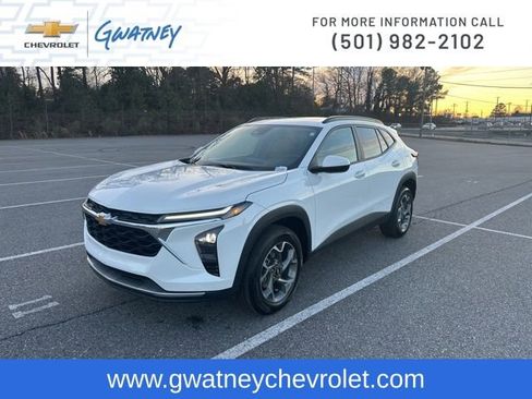 Used 2025 Chevrolet Trax LT w/ LT Convenience Package image 1