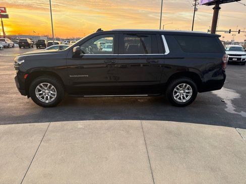 Used 2024 Chevrolet Suburban LT image 5