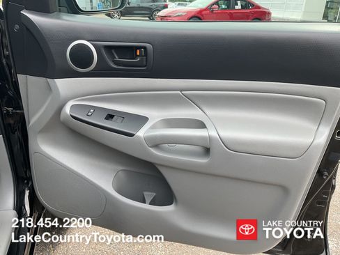 Used 2012 Toyota Tacoma 4x4 Access Cab w/ SR5 Pkg image 12