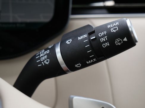 Certified 2023 Land Rover Range Rover SE AWD/4WD image 28