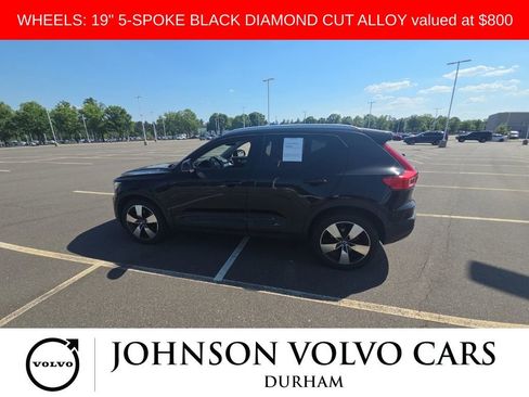 Used 2019 Volvo XC40 T5 Momentum AWD/4WD image 1