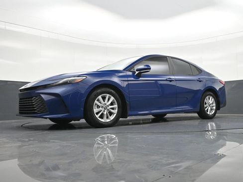 Used 2025 Toyota Camry LE w/ Convenience Package FWD image 23