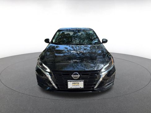 Used 2025 Nissan Altima 2.5 SV FWD image 2