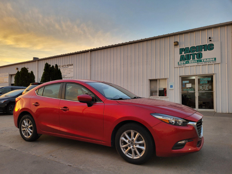 Used 2018 MAZDA MAZDA3 Touring FWD image 1