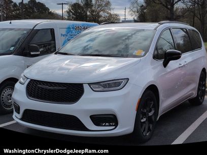 Certified 2025 Chrysler Pacifica Limited