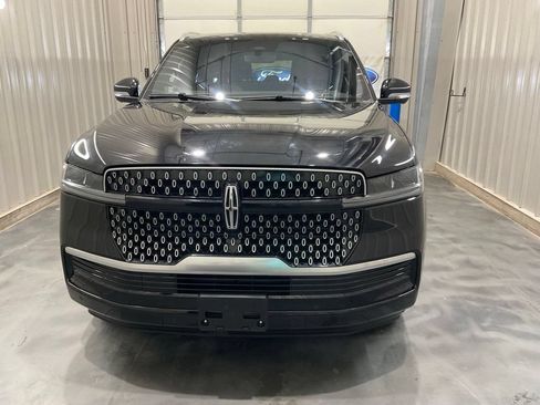 Used 2025 Lincoln Navigator L Reserve AWD/4WD image 5