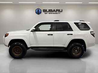 Used 2021 Toyota 4Runner SR5 Premium w/ Moonroof Package AWD/4WD video 3
