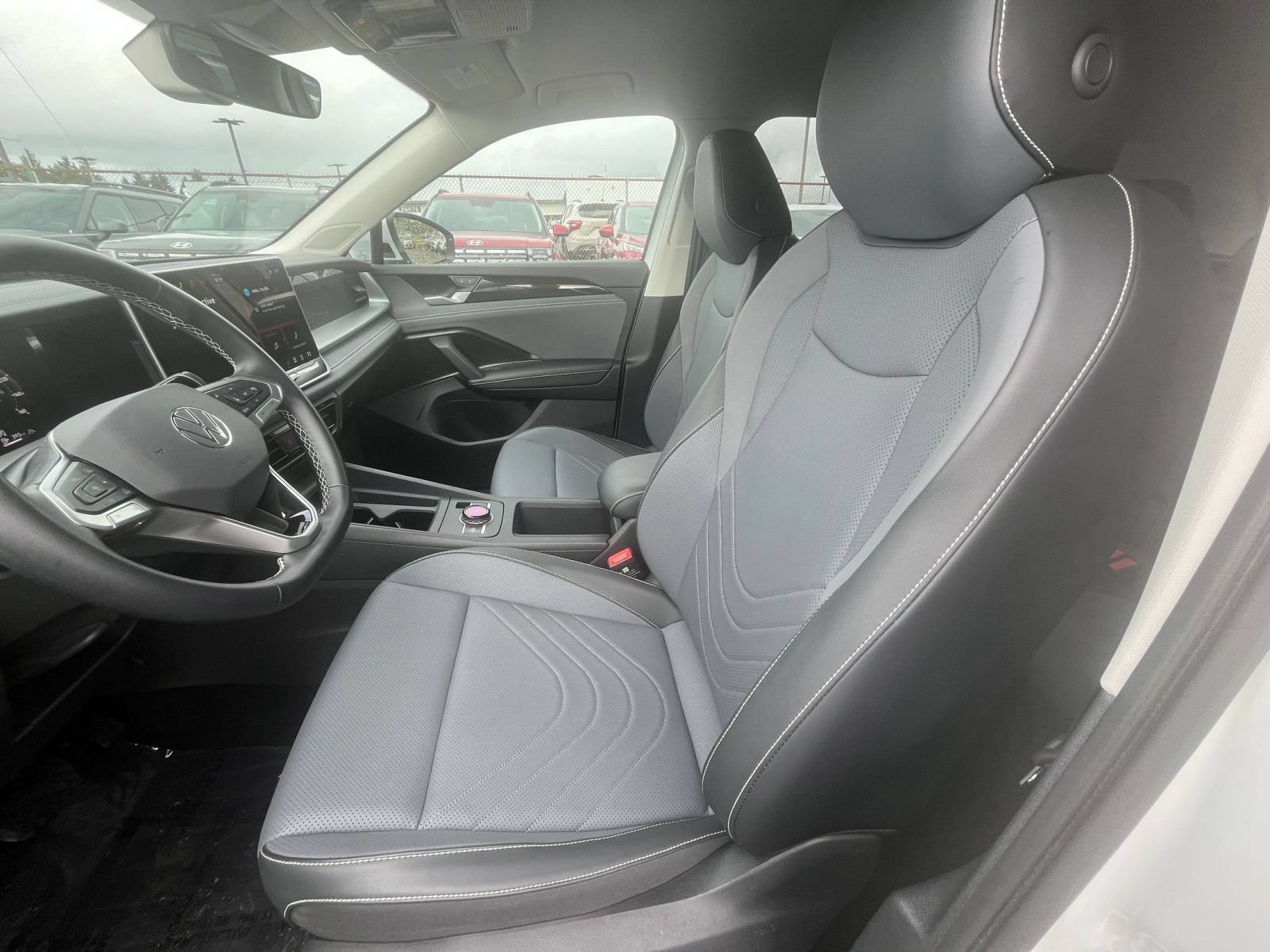 Used 2026 Volkswagen Tiguan SE AWD/4WD image 28