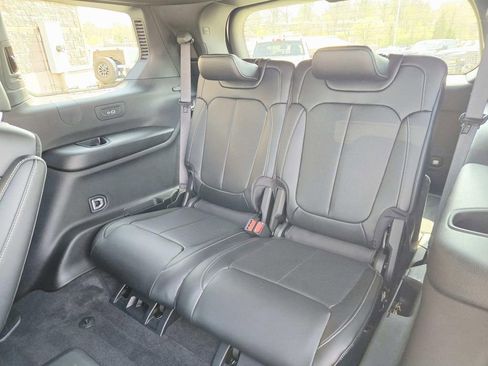 Used 2025 Jeep Grand Cherokee L Limited w/ Luxury Tech Group II AWD/4WD image 14