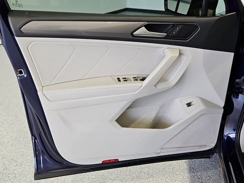 Certified 2024 Volkswagen Tiguan SE w/ Panoramic Sunroof Package FWD image 13