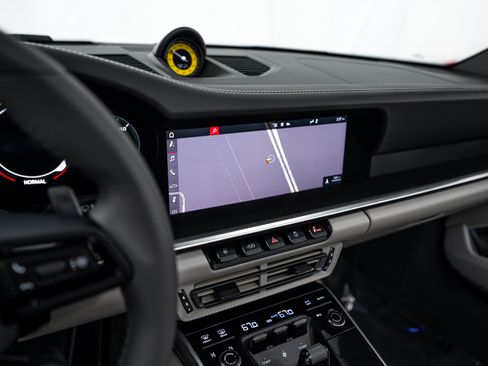Certified 2021 Porsche 911 Targa 4S AWD/4WD image 18