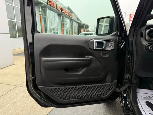 Used 2021 Jeep Gladiator Sport image 38