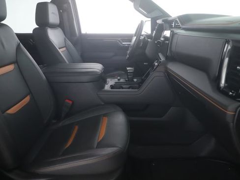 Used 2025 GMC Sierra 1500 AT4 w/ Technology Package AWD/4WD image 32