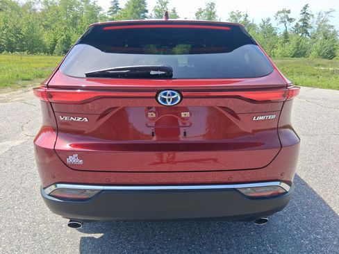 Used 2024 Toyota Venza Limited AWD/4WD image 6