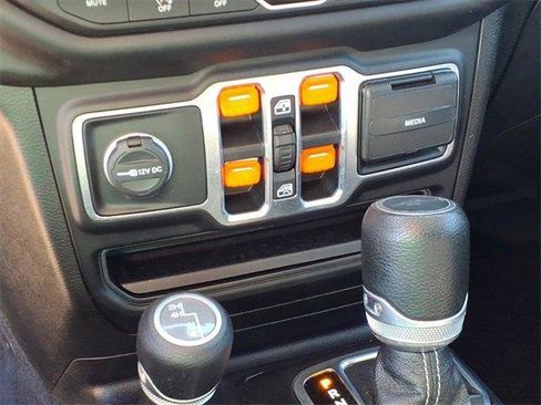 Used 2020 Jeep Gladiator Overland image 15