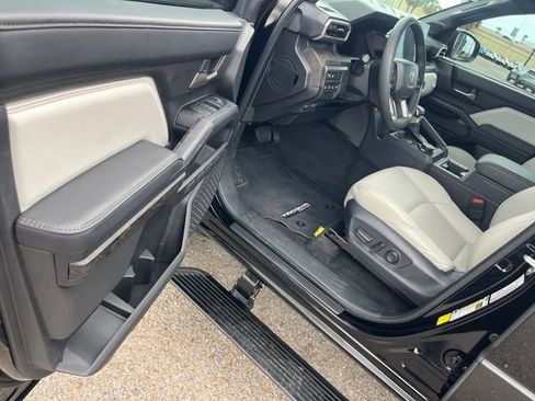 Used 2025 Toyota Tacoma Limited AWD/4WD image 18