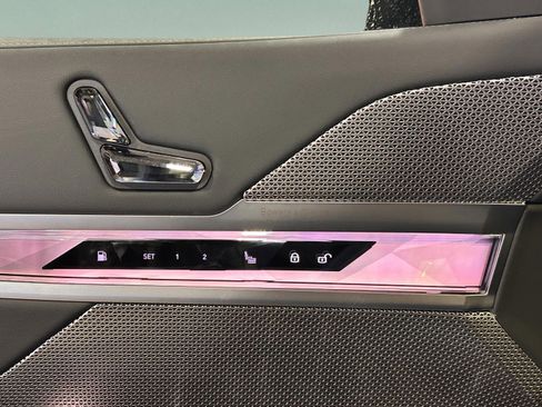 Used 2026 BMW 750e xDrive w/ Executive Package image 16